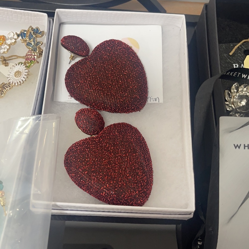 Red Heart ❤️ Shape earrings - Picture 1 of 7